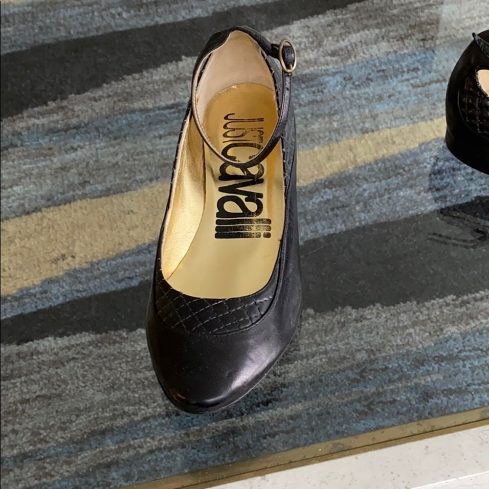 Shoes - Picture 2 of 3